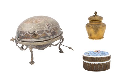 Lot 24 - A COLLECTION OF DECORATIVE METALWARES