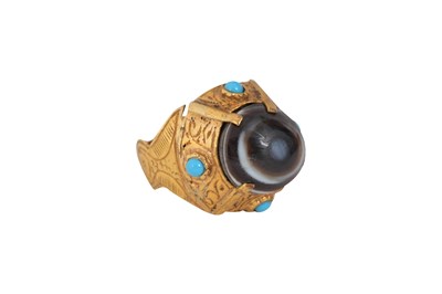 Lot 161 - A GOLD RING WITH EYE AGATE STONE