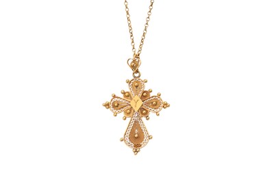Lot 32 - AN 18CT CYPRIOT GOLD FILIGREE CRUCIFIX PENDANT ON A 9CT GOLD CHAIN