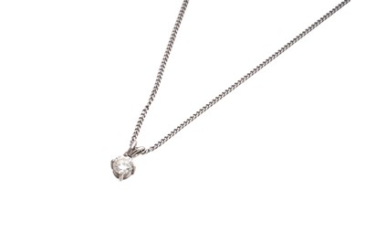 Lot 30 - AN 18CT WHITE GOLD AND DIAMOND SOLITAIRE PENDANT ON CHAIN