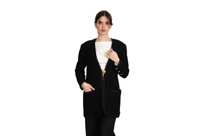 Lot 64 - CHANEL (ATTRIBUTED) CLASSIC BLACK WOOL TAILORED LONG JACKET