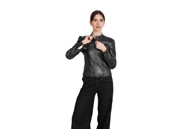 Lot 97 - GUCCI CLASSIC LADIES BIKER-STYLE BLACK SOFT LEATHER JACKET
