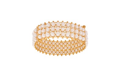 Lot 73 - A GOLD AND PEARL HINGED CUFF BRACELET