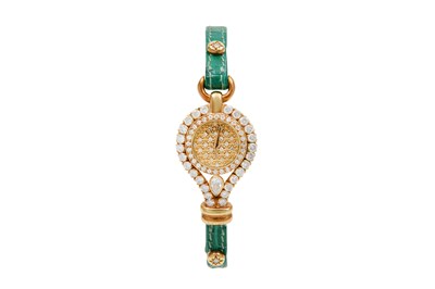 AN ELEGANT ETOILE LADIES 18K YELLOW GOLD AND DIAMONDS QUARTZ WRISTWATCH.