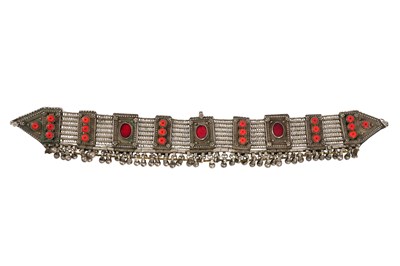 Lot 237 - A WHITE METAL, CORAL AND GLASS ENCRUSTED CHOCKER NECKLACE ATTACHMENT