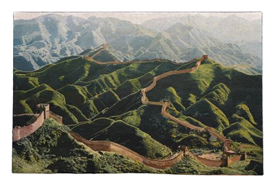 Lot 136 - A VERY LARGE AND IMPRESSIVE CHINESE TAPESTRY OF THE GREAT WALL OF CHINA