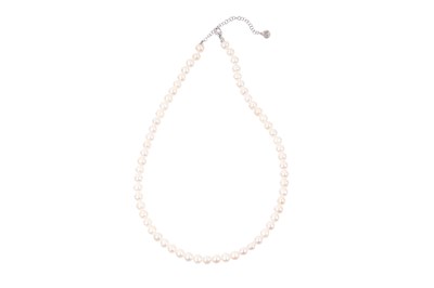 Lot 205 - A CLASSIC CULTURED FRESHWATER PEARL NECKLACE WITH SILVER CLASP