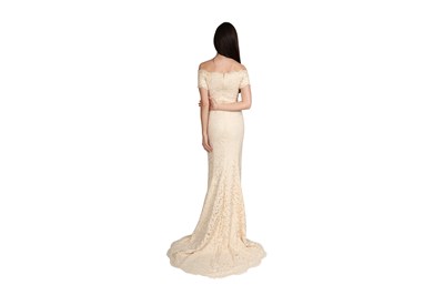 Lot 88 - A CATHERINE WALKER - THE CHELSEA DESIGN CO. IVORY SILK AND LACE WEDDING GOWN