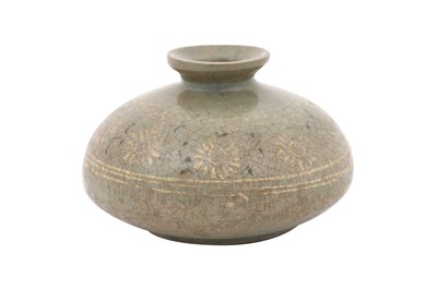 Lot 130 - A SMALL KOREAN SANGGAM INLAID CELADON OIL JAR