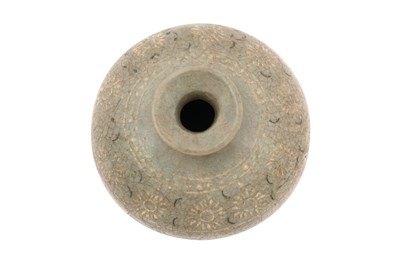 Lot 130 - A SMALL KOREAN SANGGAM INLAID CELADON OIL JAR