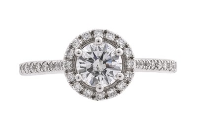 Lot 57 - AN 18CT WHITE GOLD DIAMOND ENGAGEMENT RING