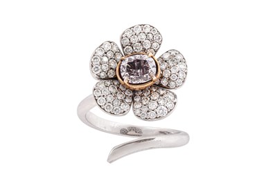 Lot 71 - A PINK AND WHITE DIAMOND FLOWER HEAD RING