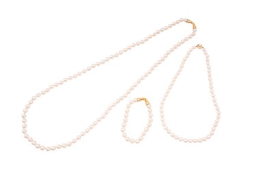 Lot 203 - A QUALITY CULTURED PEARL PARURE (THREE)