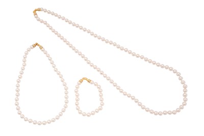 Lot 204 - A QUALITY CULTURED PEARL PARURE (THREE)