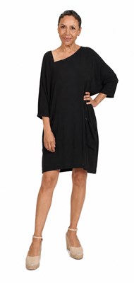Lot 92 - A CHANEL BLACK SILK CRÊPE SHIFT DRESS