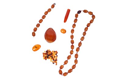 Lot 11 - A COLLECTION OF AMBER TYPE ITEMS