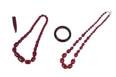 Lot 14 - A COLLECTION OF CHERRY AMBER TYPE JEWELLERY