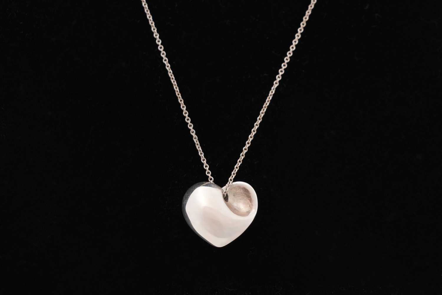 Lot 26 - A TIFFANY & CO. FULL HEART ELSA PERETTI NECKLACE STERLING SILVER 925
