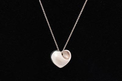Lot 26 - A TIFFANY & CO. FULL HEART ELSA PERETTI NECKLACE STERLING SILVER 925
