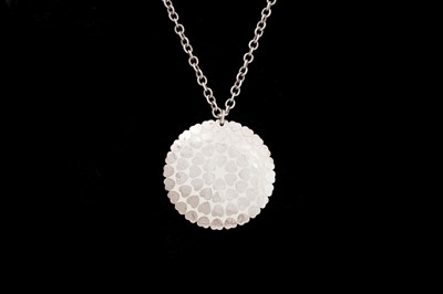 Lot 28 - A TIFFANY & CO. STERLING SILVER HEART MOTIF DISC PENDANT NECKLACE 925