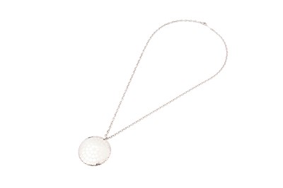 Lot 28 - A TIFFANY & CO. STERLING SILVER HEART MOTIF DISC PENDANT NECKLACE 925