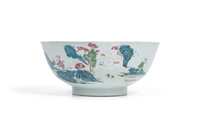 Lot 47 - A CHINESE FAMILLE VERTE 'THREE FRIENDS OF WINTER' CHARGER AND A FAMILLE ROSE 'LANDSCAPE' BOWL