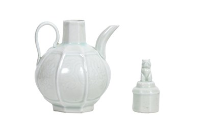 Lot 25 - A CHINESE QINGBAI WINE POT AND COVER