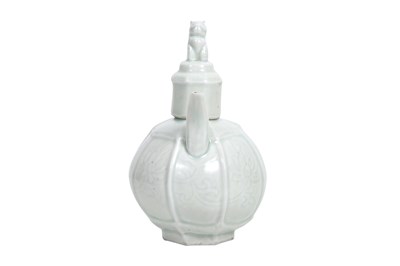 Lot 25 - A CHINESE QINGBAI WINE POT AND COVER