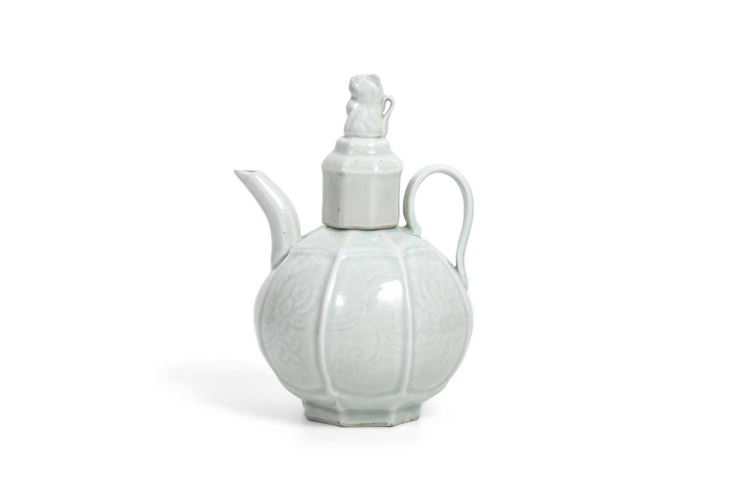 Lot 25 - A CHINESE QINGBAI WINE POT AND COVER