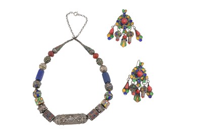 Lot 62 - A BERBER KABYLE TRIBE SILVER AND BEADWORK NECKLACE AND EARRINGS SUITE