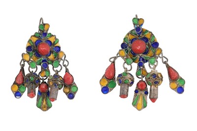 Lot 62 - A BERBER KABYLE TRIBE SILVER AND BEADWORK NECKLACE AND EARRINGS SUITE