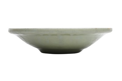 Lot 32 - A CHINESE CELADON LONGQUAN CHARGER