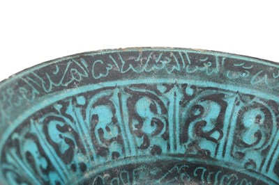 Lot 7 - A LARGE KASHAN SILHOUETTE-WARE TURQUOISE GLAZED POTTERY BOWL