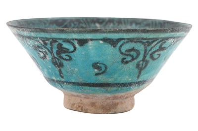Lot 7 - A LARGE KASHAN SILHOUETTE-WARE TURQUOISE GLAZED POTTERY BOWL