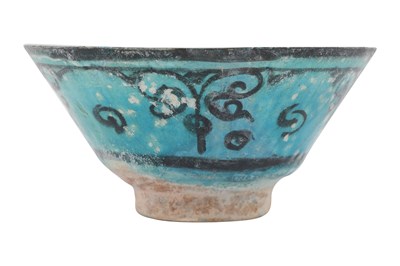 Lot 7 - A LARGE KASHAN SILHOUETTE-WARE TURQUOISE GLAZED POTTERY BOWL