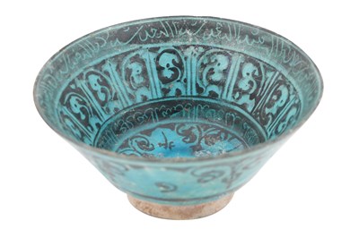 Lot 7 - A LARGE KASHAN SILHOUETTE-WARE TURQUOISE GLAZED POTTERY BOWL