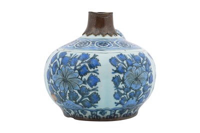 Lot 16 - A CHINESE INSPIRED BLUE AND WHITE GLAZED POTTERY KENDI