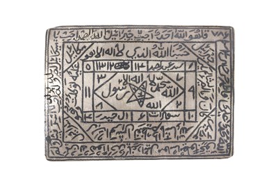 Lot 136 - A PERSIAN NIELLO-INLAID SILVER TALISMANIC PLAQUE