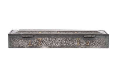 Lot 51 - AN INDIAN KOFTGARI SILVER AND GOLD INLAID STEEL PEN BOX