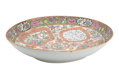 Lot 32 - A CHINESE CANTON FAMILLE ROSE DISH FOR MU'TAMID AL-MULK YAHYA KHAN