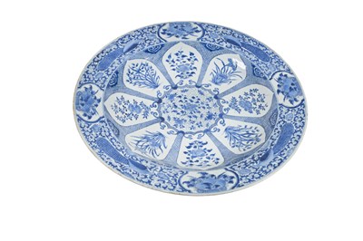 Lot 11 - A VERY LARGE CHINESE BLUE AND WHITE ‘PEACOCK PATTERN’ CHARGER