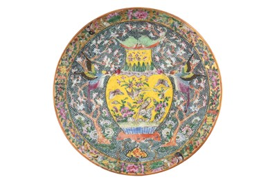 Lot 30 - TWO CHINESE CANTON FAMILLE ROSE DISHES