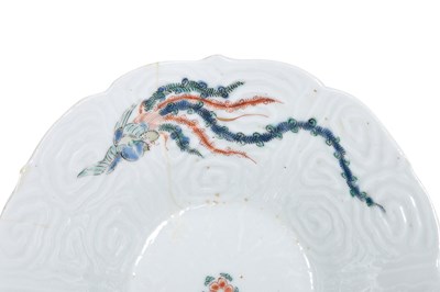 Lot 20 - A JAPANESE MOULDED KAKIEMON 'PHOENIX' BOWL