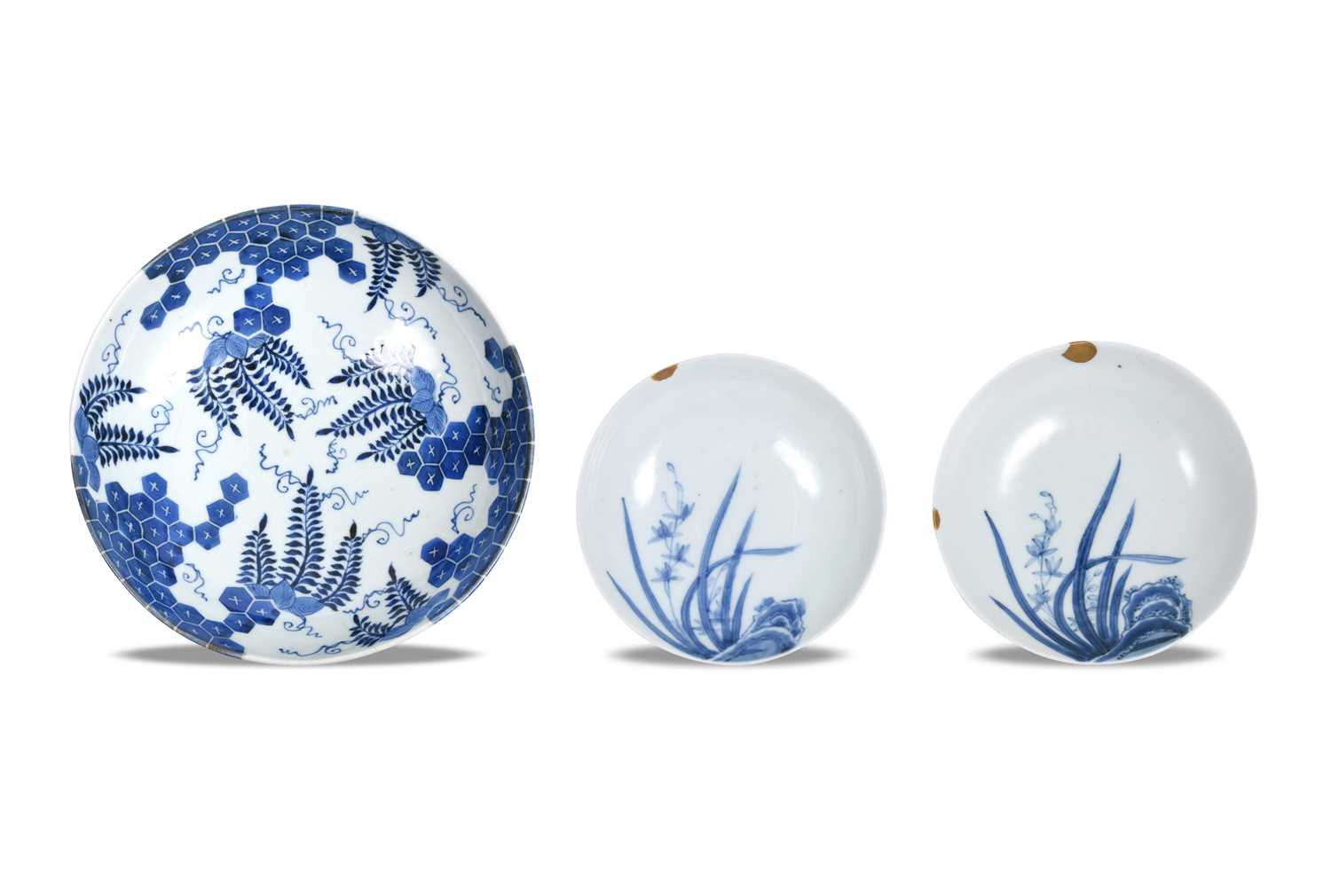 Lot 24 - A JAPANESE BLUE AND WHITE NABESHIMA ‘WISTERIA’ DISH AND TWO NABESHIMA ‘WILD ORCHID’ SAUCERS