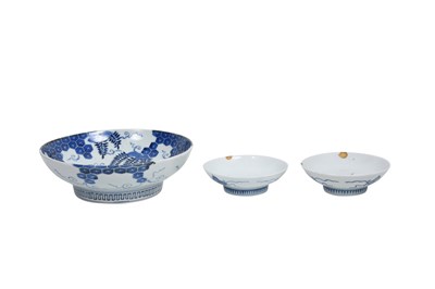 Lot 24 - A JAPANESE BLUE AND WHITE NABESHIMA ‘WISTERIA’ DISH AND TWO NABESHIMA ‘WILD ORCHID’ SAUCERS
