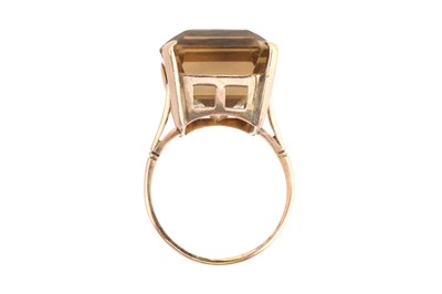Lot 45 - A 9CT GOLD SMOKEY QUARTZ RING