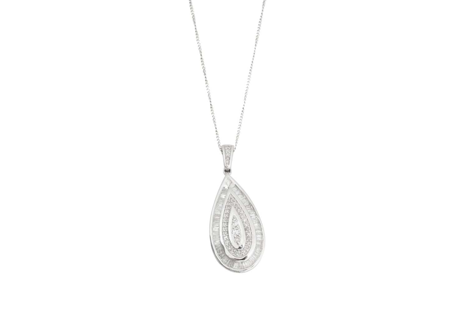 Lot 20 - A 9CT WHITE GOLD TEARDROP PENDANT NECKLACE