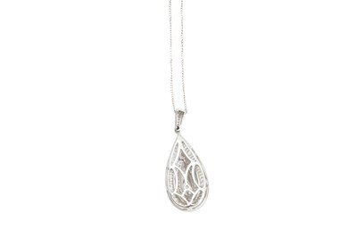 Lot 20 - A 9CT WHITE GOLD TEARDROP PENDANT NECKLACE
