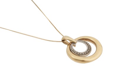 Lot 19 - A 9CT YELLOW AND WHITE GOLD PENDANT NECKLACE