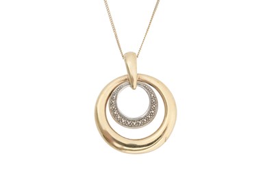 Lot 19 - A 9CT YELLOW AND WHITE GOLD PENDANT NECKLACE